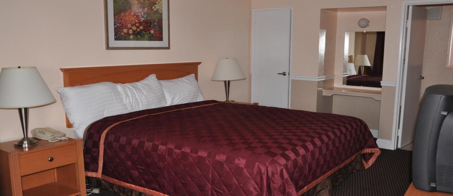 Family-friendly Accommodations At Econo Lodge Oakland